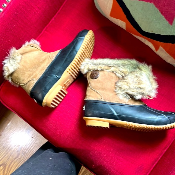 Bearpaw Deborah Hickory Waterproof boots, Size 8 - Picture 7 of 9